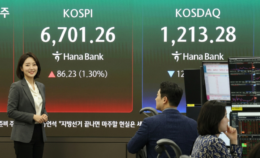 코스피 6700선 돌파, 사상 최고치 경신…한국 증시 세계 8위 등극.jpg