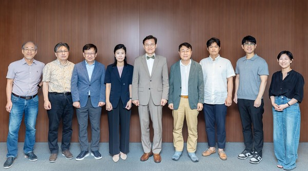 카카오, AI&기술윤리소위원회 자문단 발족…학계·법조계 전문가 7인 참여_이미지1.jpg
