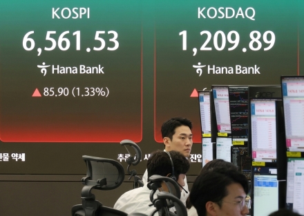 코스피 또 장중 최고치 경신, SK하이닉스 신고가 이어가